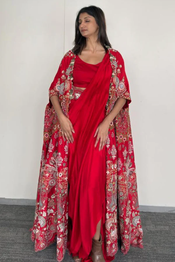 Anamika Khanna Red Floral Embroidered Cape Set - Image 4