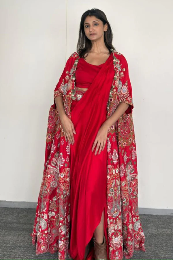 Anamika Khanna Red Floral Embroidered Cape Set - Image 5
