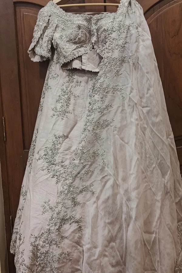 Mrunalini Rao blush ivory lehenga - Image 2
