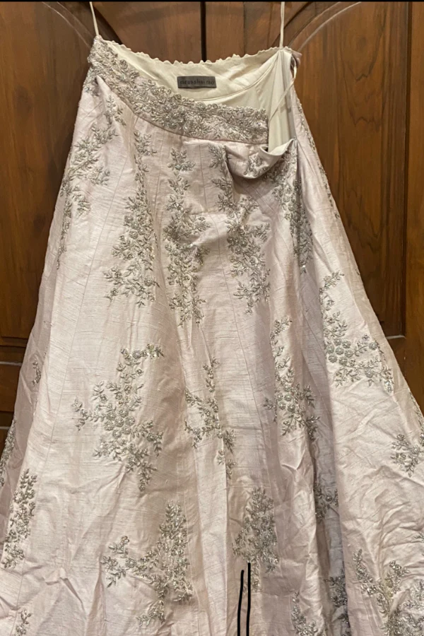 Mrunalini Rao blush ivory lehenga - Image 3