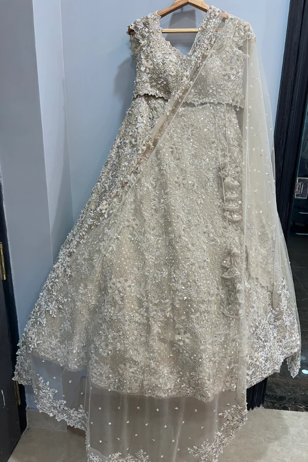 Anushree Reddy Ivory embellished lehenga - Image 5