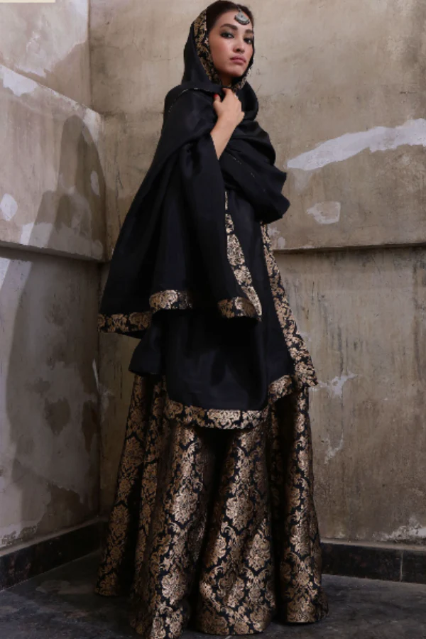 Black Banarsi lehenga set - Image 4