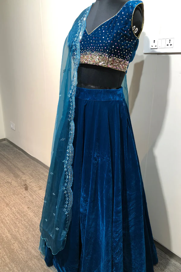 Blue velvet lehenga set - Image 4