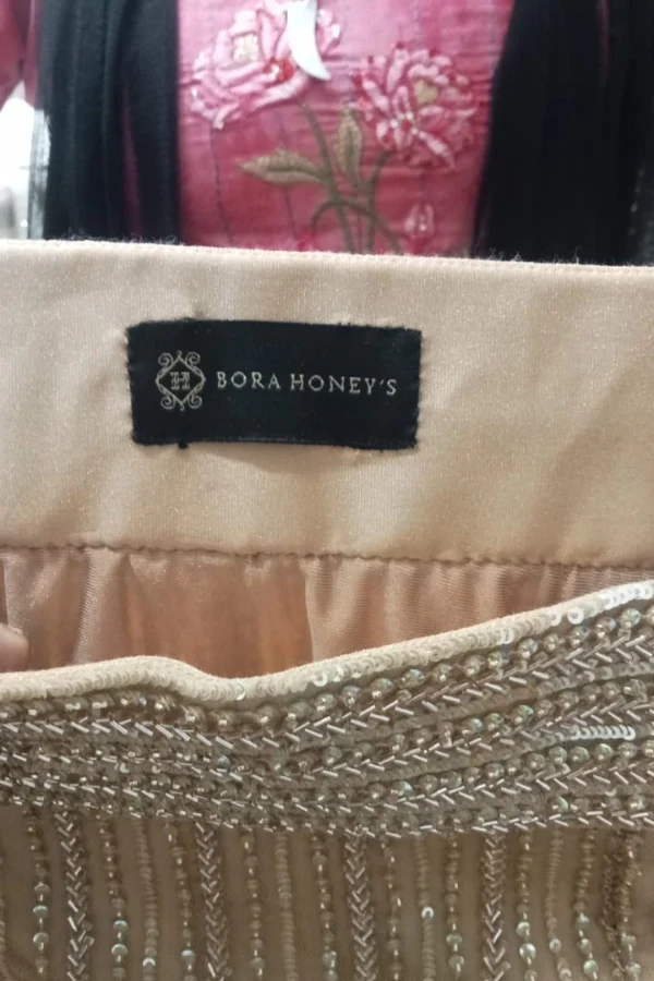 Bora Honey's embroidered top and skirt set with cape - Image 9