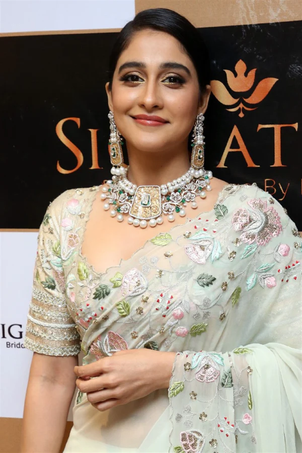 Divya Reddy pastel green saree - Image 3