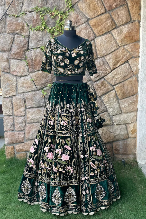 EMBRODERED VELVET LEHENGA SET - Image 3