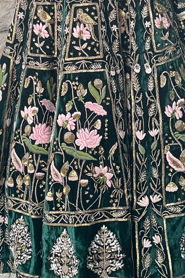 EMBRODERED VELVET LEHENGA SET - Image 5