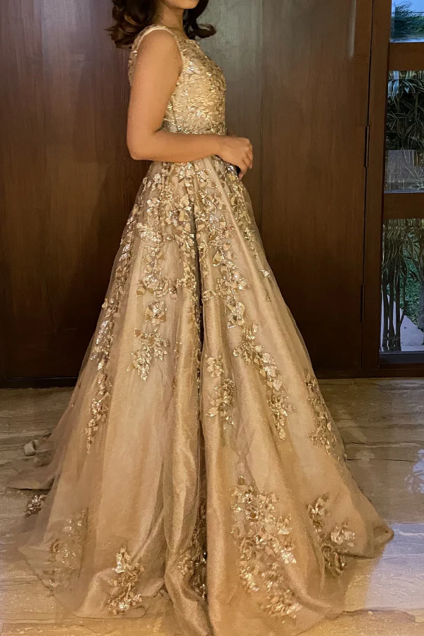 Embroidered dusty pink gown - Image 4
