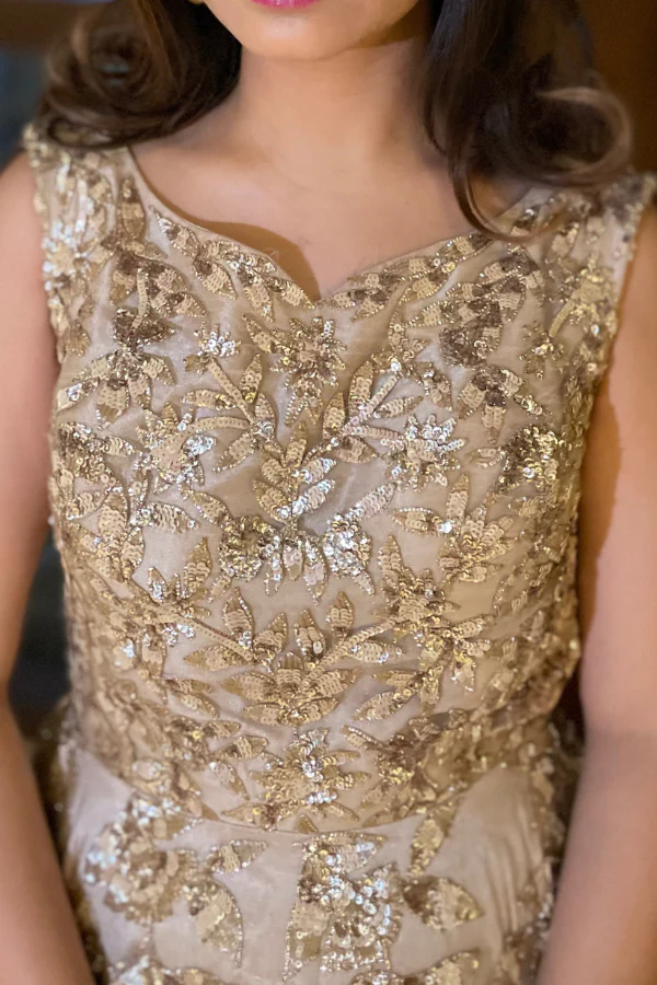 Embroidered dusty pink gown - Image 5