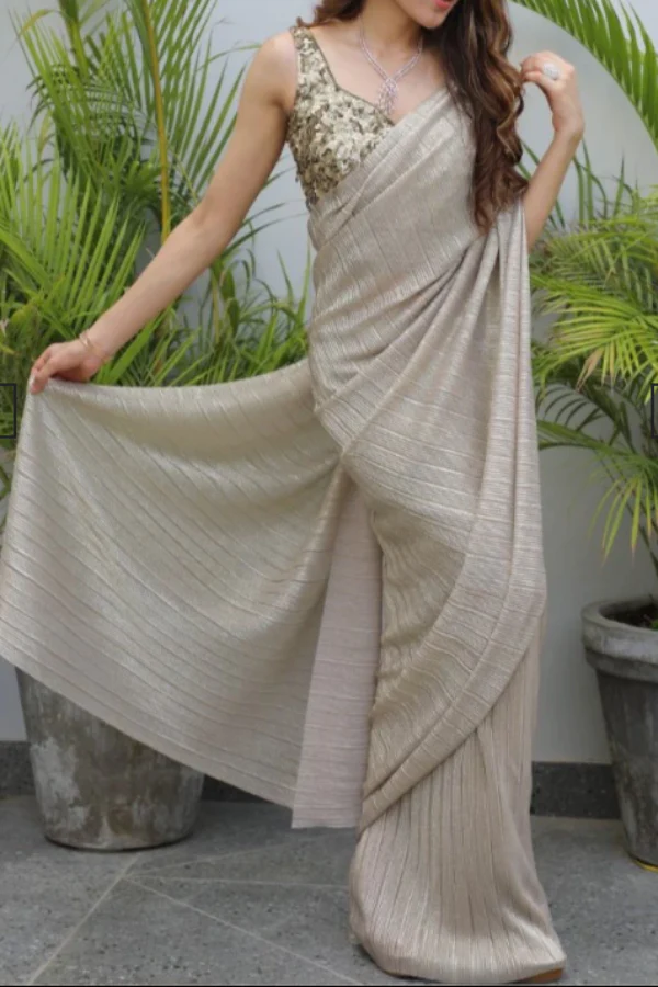 Golden pre stitched saree - Image 3