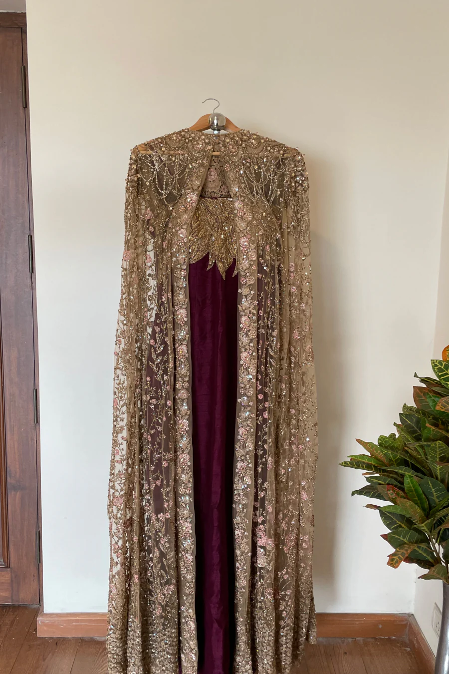 Gown with beige embellished cape - Image 4