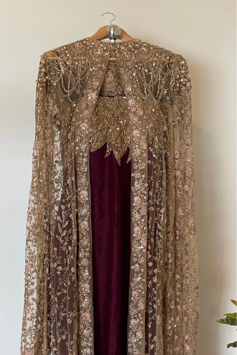 Gown with beige embellished cape - Image 5