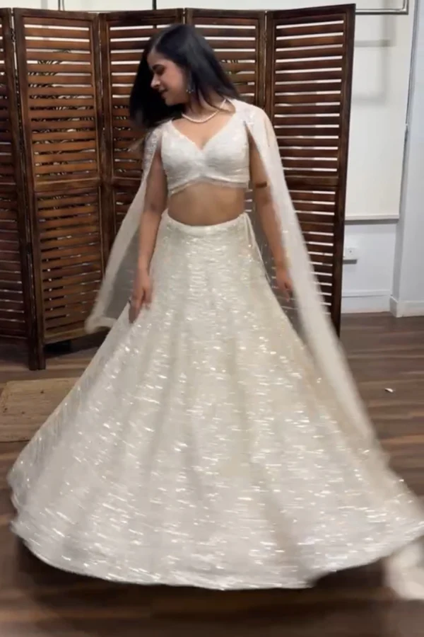 Ivory embellished lehenga set - Image 4