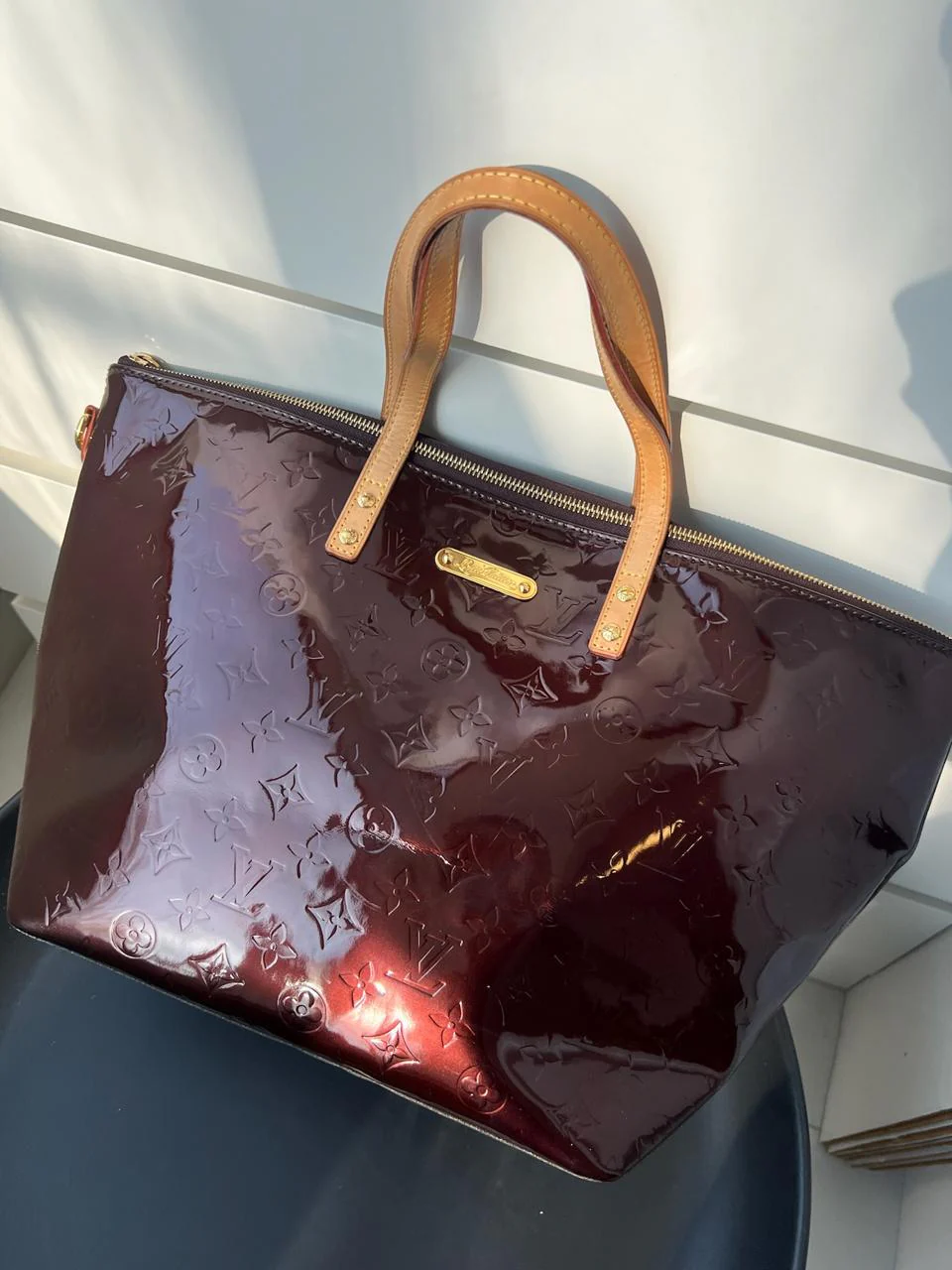 Louis Vuitton Amarante Vernis Monogram Bellevue Tote Bag - Image 3