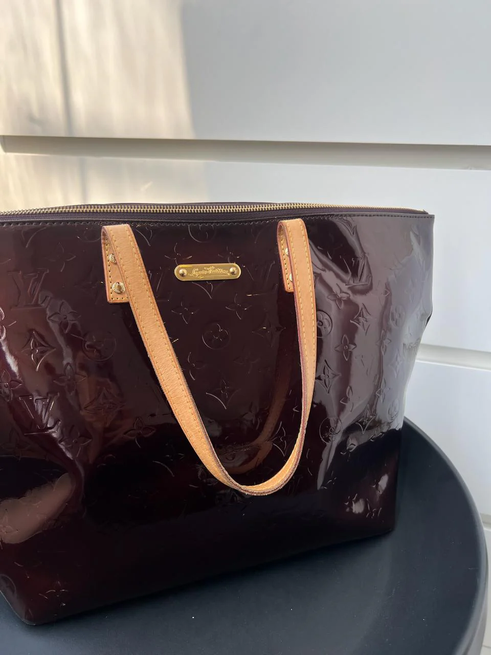 Louis Vuitton Amarante Vernis Monogram Bellevue Tote Bag - Image 7