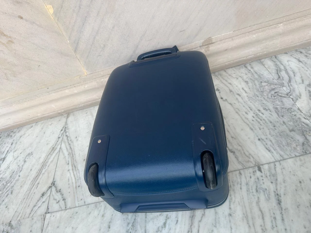 Louis Vuitton Ardoise Taiga Leather Pegase 45 Business Luggage - Image 7