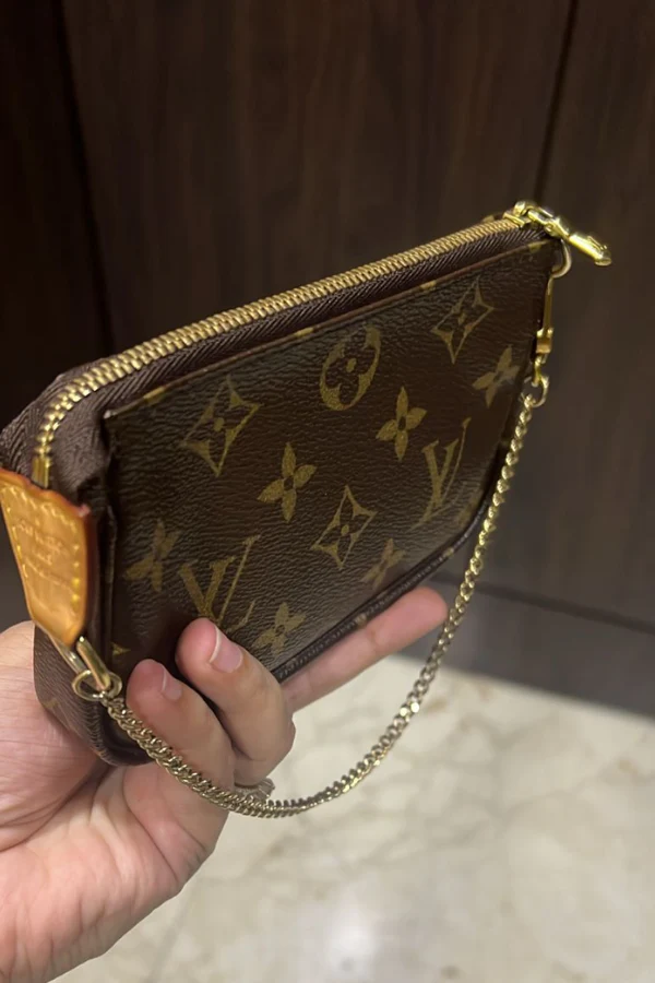 Louis Vuitton Mini Pochette Accessoires - Image 4