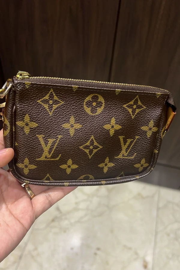 Louis Vuitton Mini Pochette Accessoires - Image 5