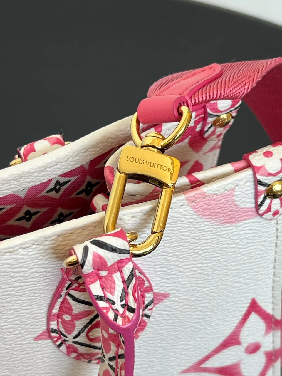 Louis Vuitton Monogram Giant âBy The Poolâ 2.0 OnTheGo PM - Image 11