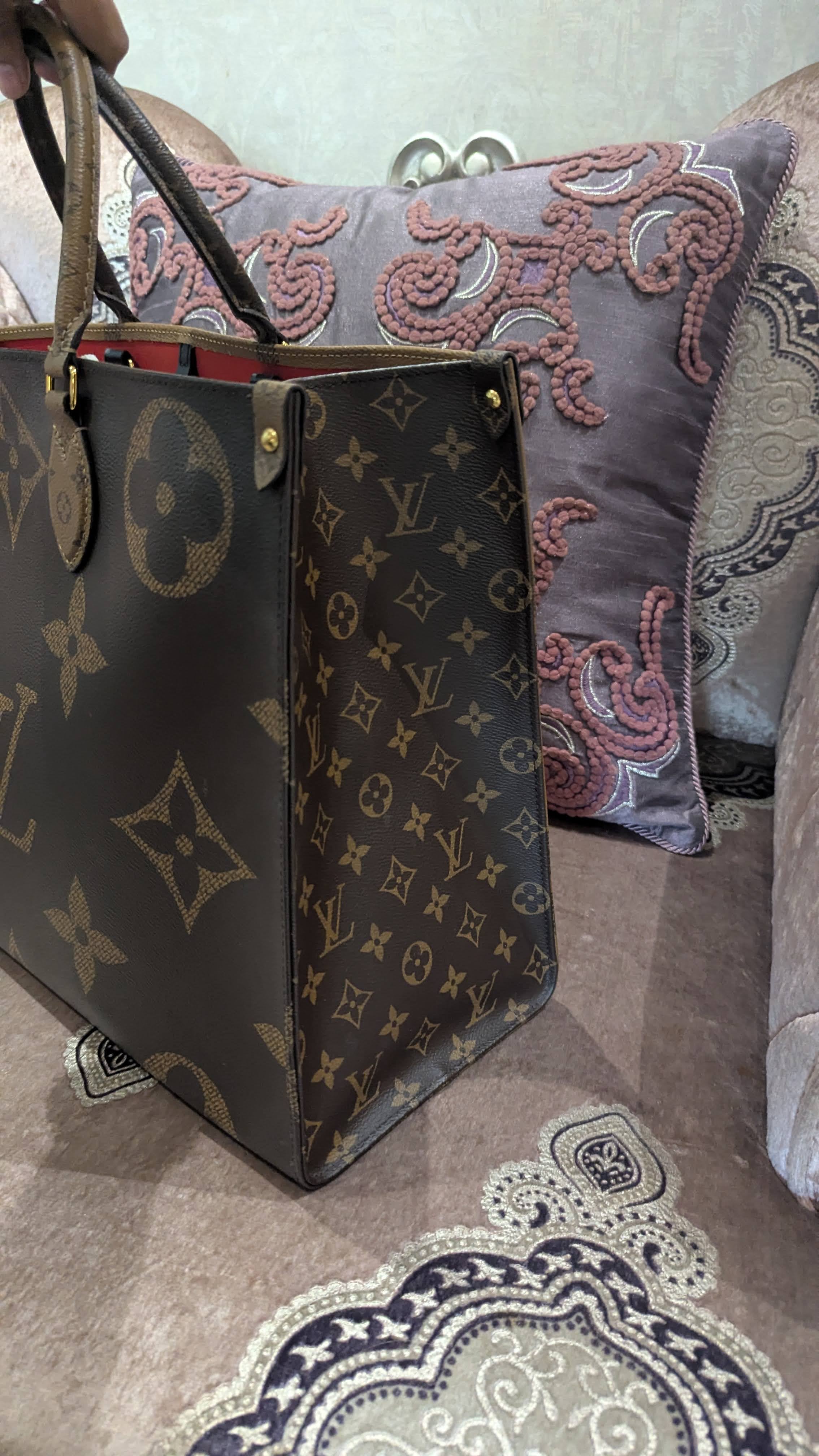 Louis Vuitton Monogram On the Go - Image 6