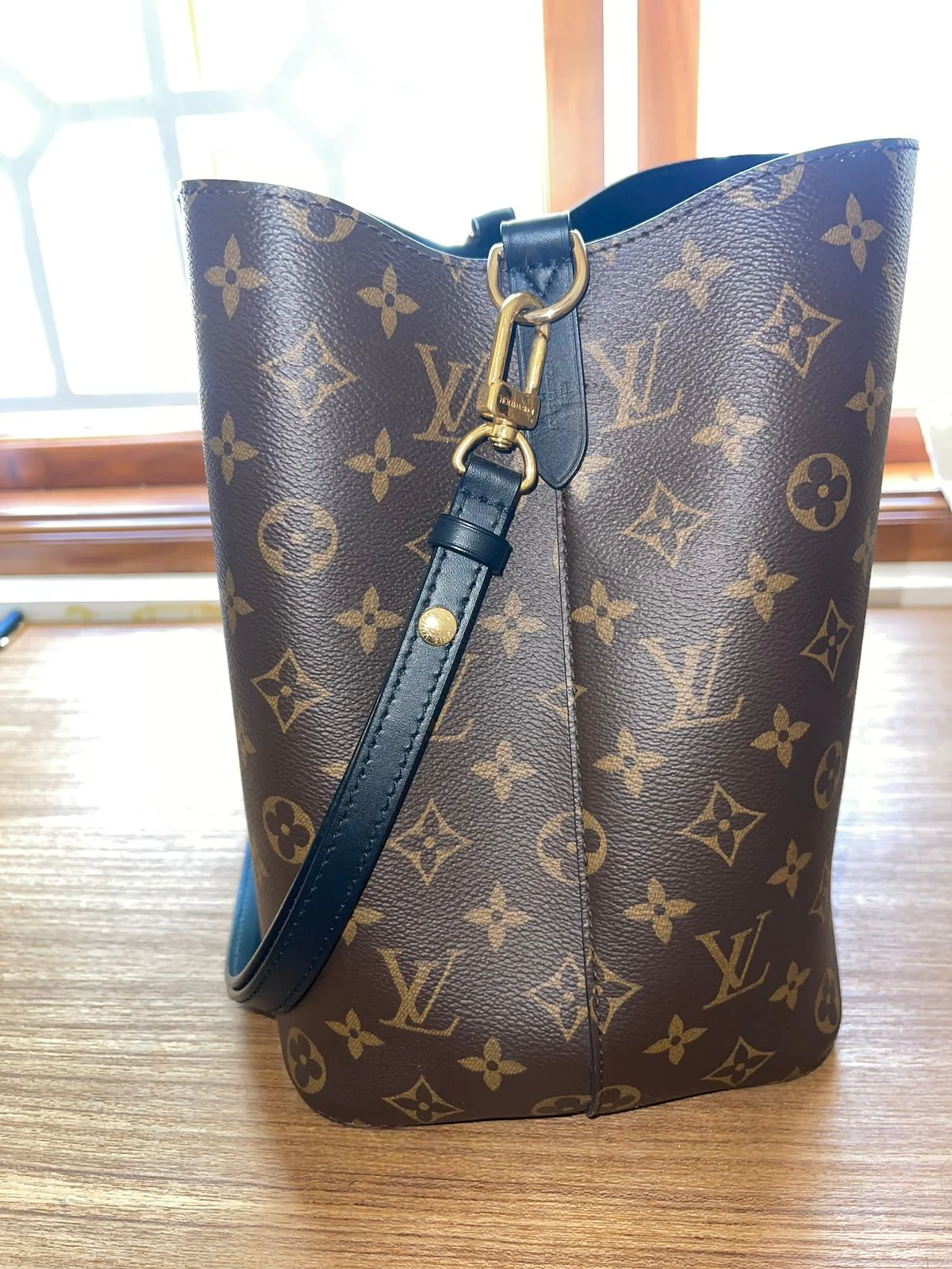 Louis Vuitton NéoNoé MM Bucket Bag - Image 10