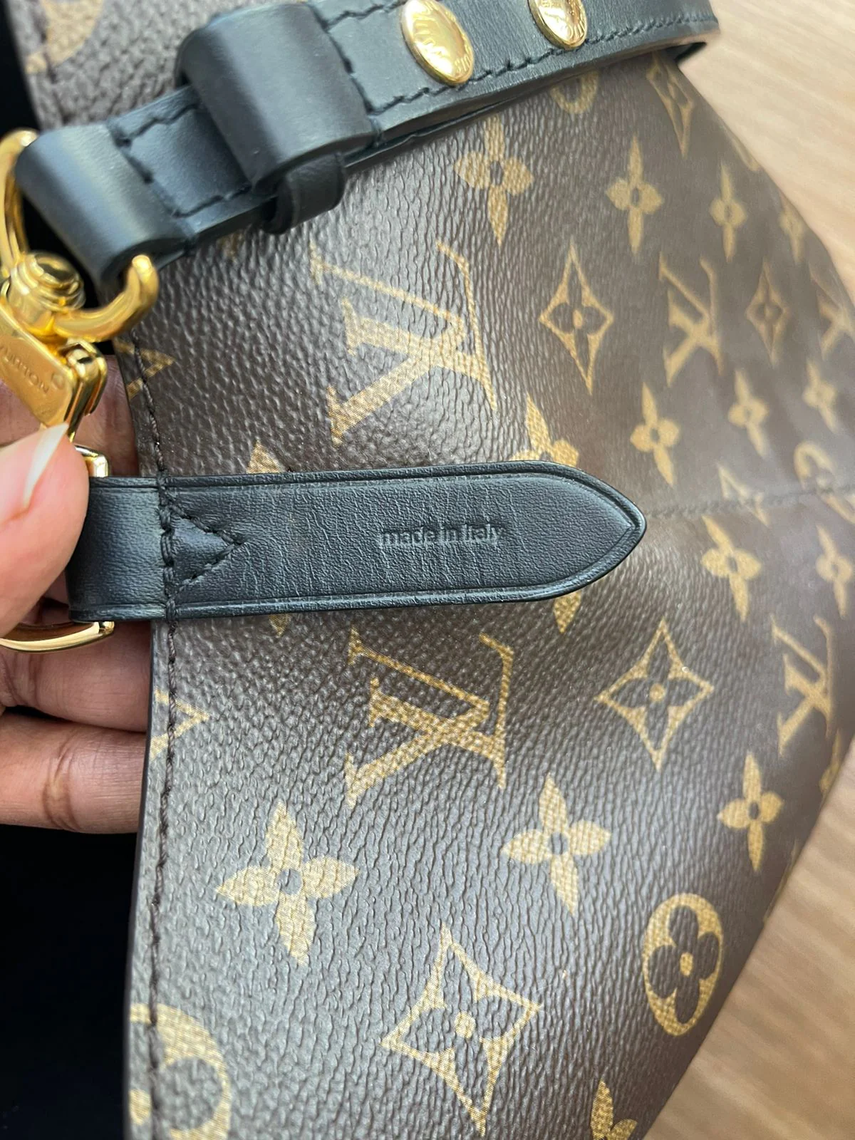 Louis Vuitton NéoNoé MM Bucket Bag - Image 12