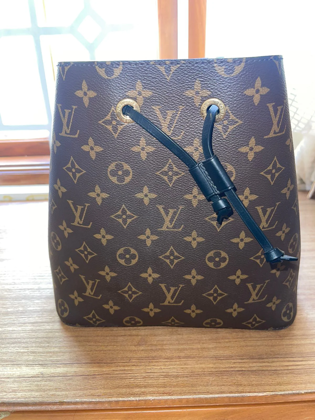 Louis Vuitton NéoNoé MM Bucket Bag - Image 6