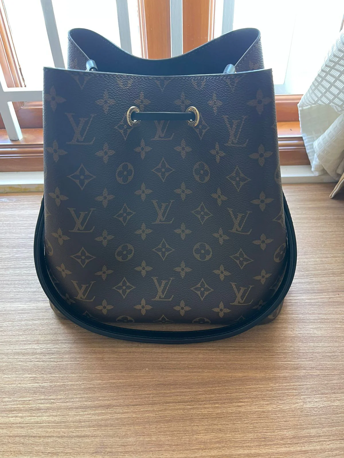 Louis Vuitton NéoNoé MM Bucket Bag - Image 7
