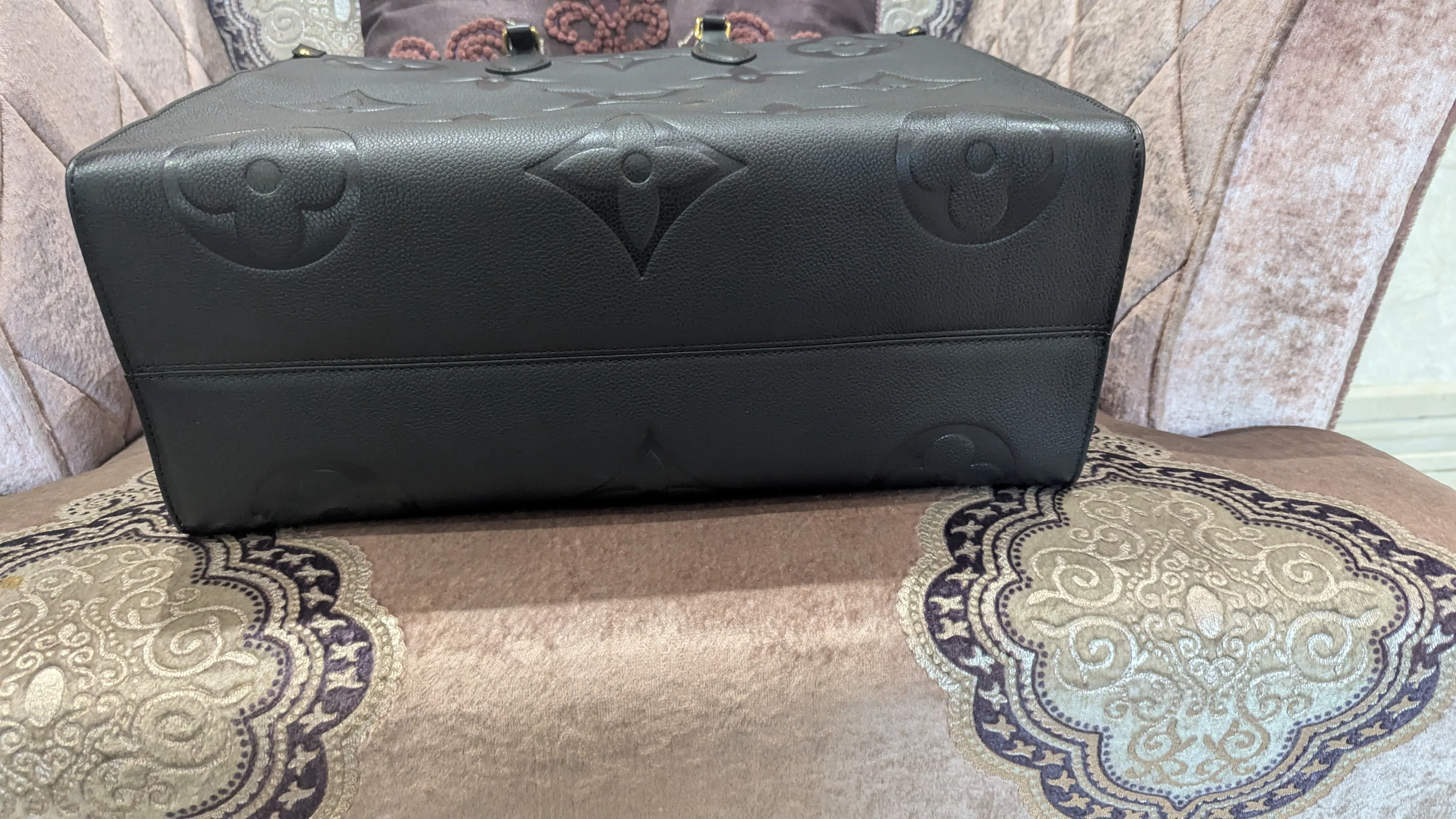 Louis Vuitton On The Go Tote - Image 7