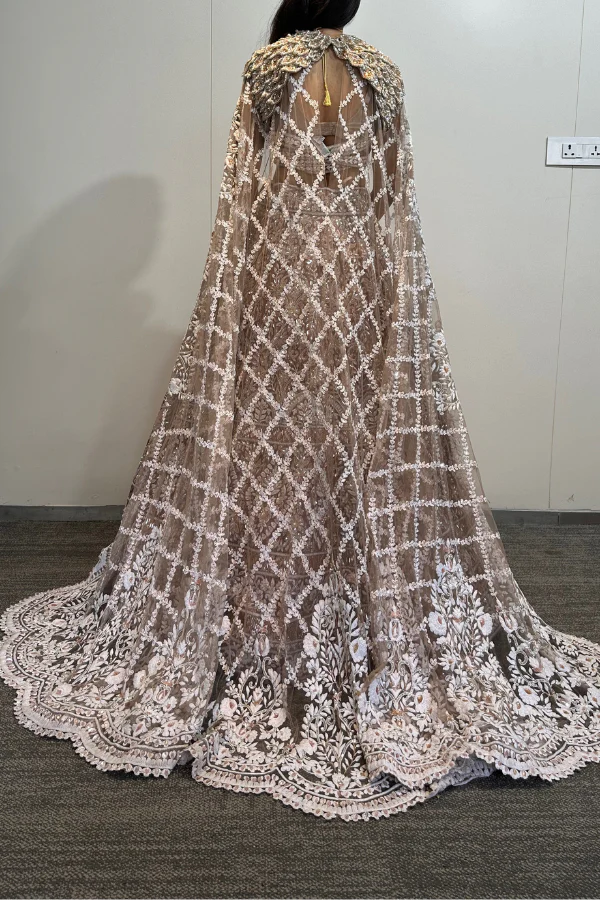Manish Malhotra Oyster embroidered lehenga - Image 5