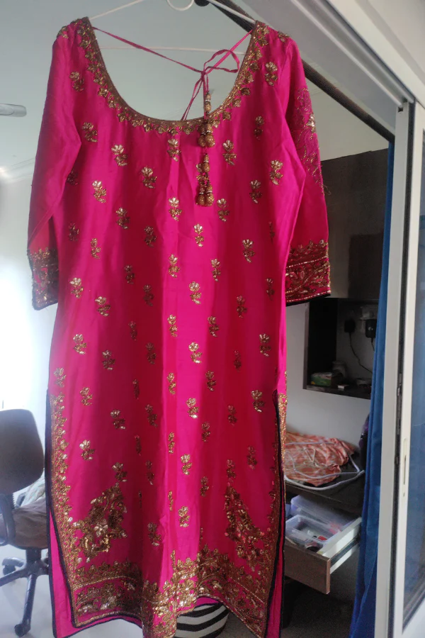 Manish Malhotra pink kurta with blue dupatta - Image 3