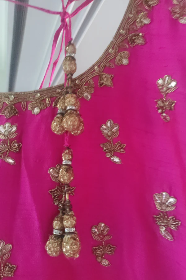 Manish Malhotra pink kurta with blue dupatta - Image 4
