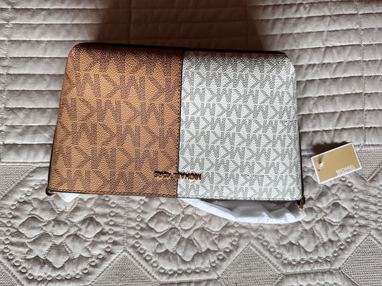 Michael Kors Jet Set Small Two-Tone Logo Crossbody Bag - Image 5