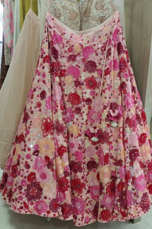 Mishru embroidered floral lehenga - Image 5