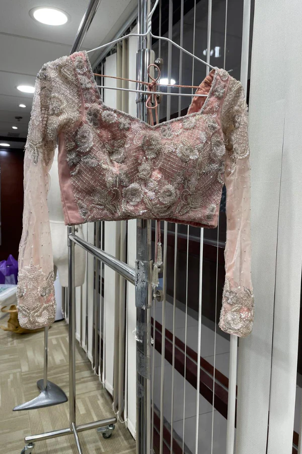 Natasha Dalal peach feather lehenga set - Image 2