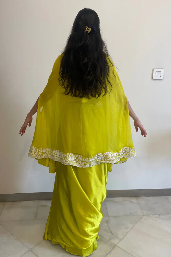 Noori Lehenga Cape Set - Image 3