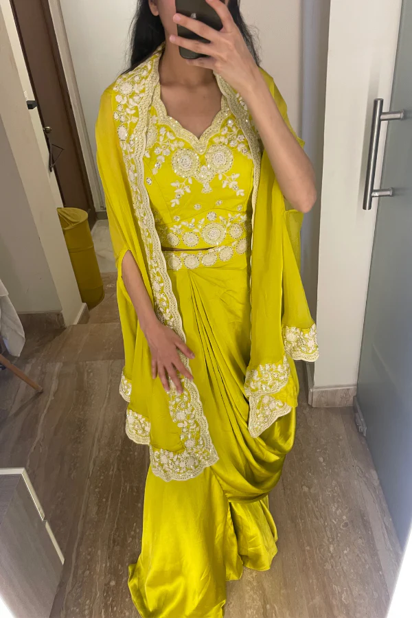 Noori Lehenga Cape Set - Image 5