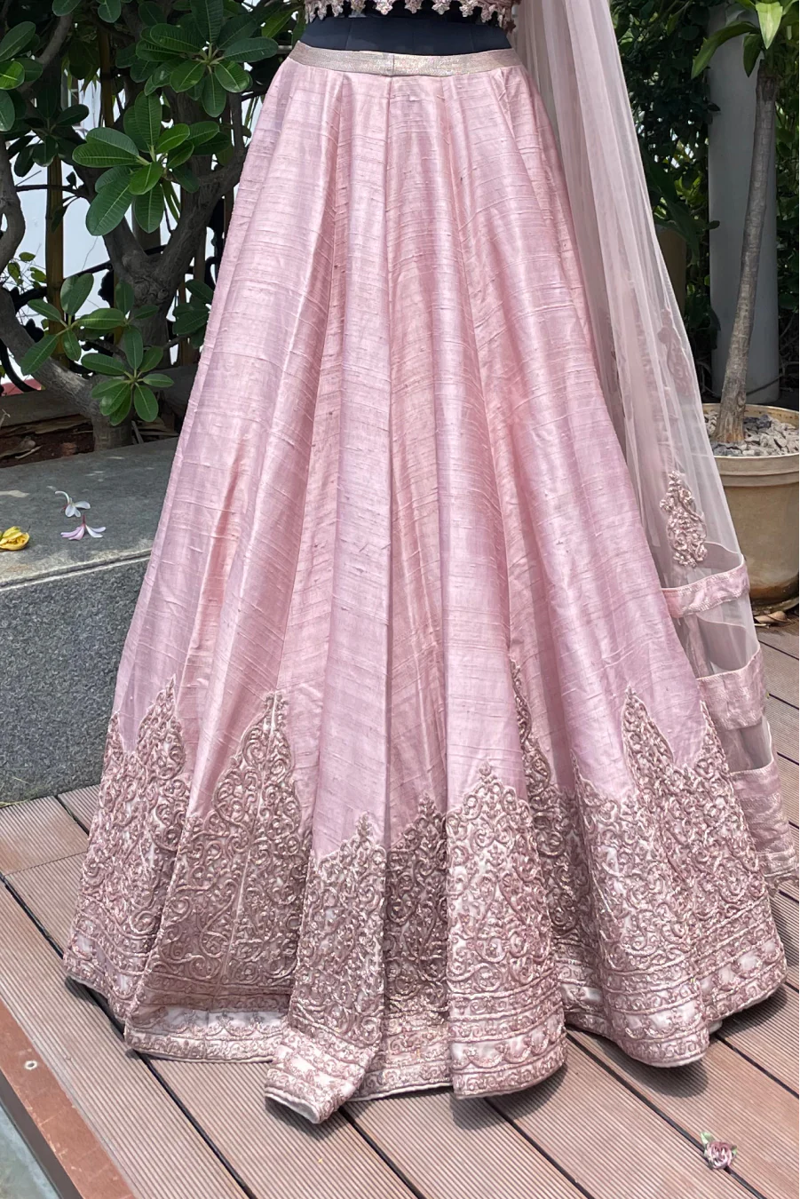 Pink embroidered bridal lehenga set - Image 3