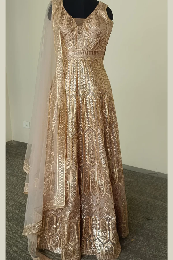 Golden gown - Image 3