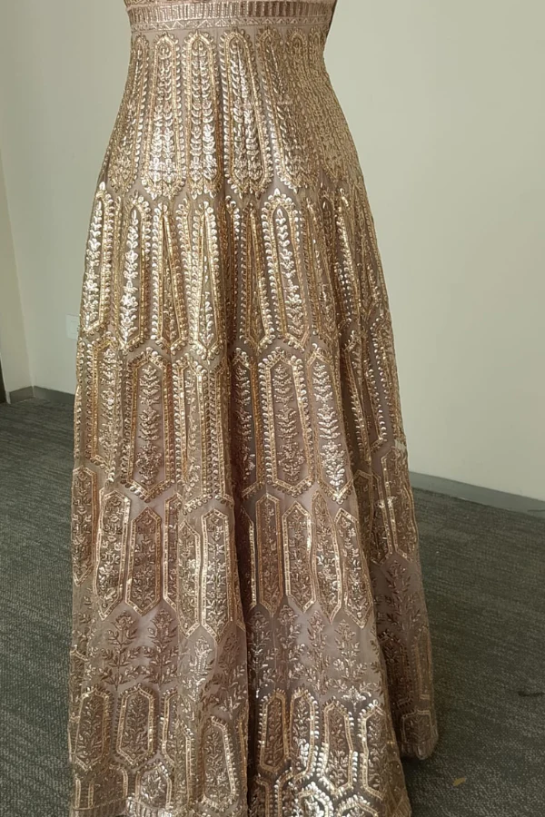 Golden gown - Image 4