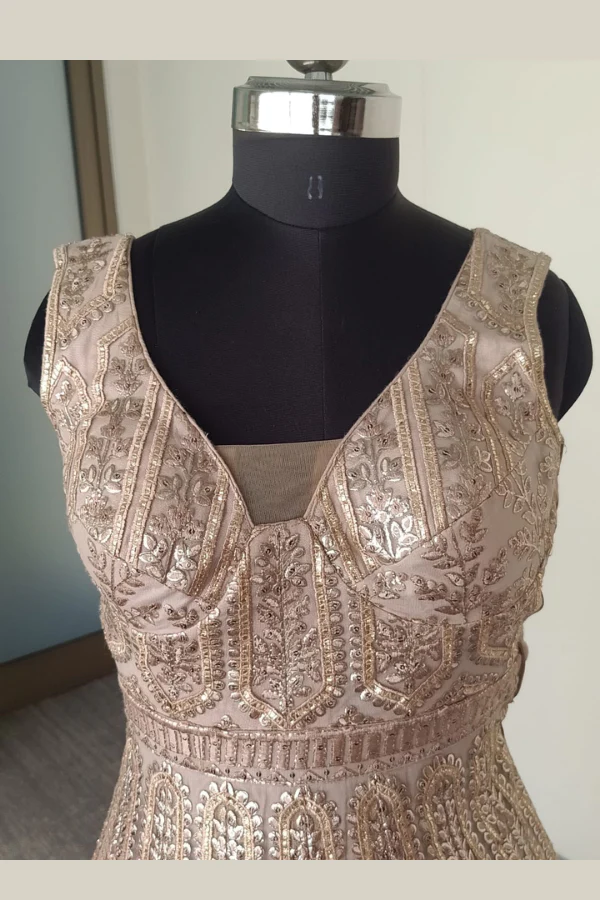 Golden gown - Image 5