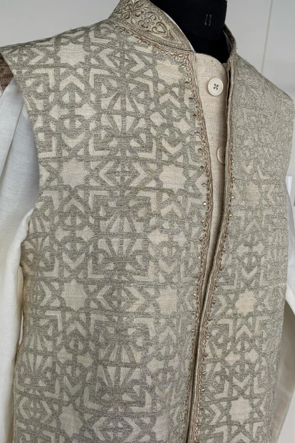 Raghavendra Rathore Kurta Set - Image 3