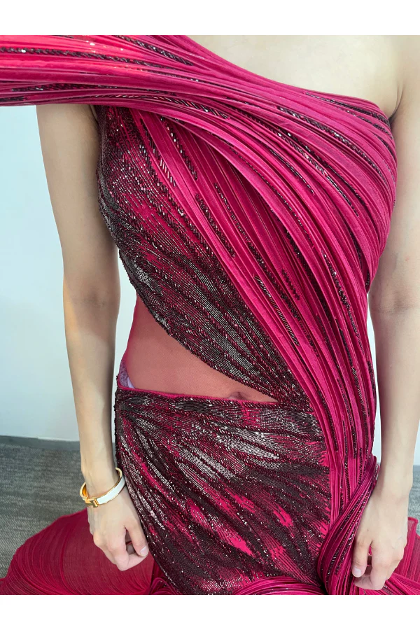 RED EMBELLISHED SCULPTED GOWN - Image 5