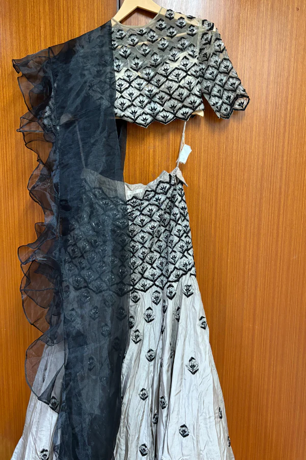 Ridhi Mehra Lehenga Set - Image 2