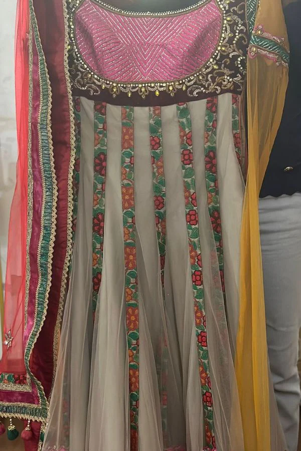 RIMPLE & HARPREET NARULA ANARKALI - Image 3