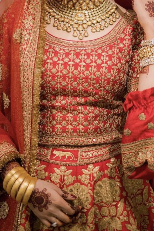 Sabyasachi red bridal embroidered lehenga - Image 4