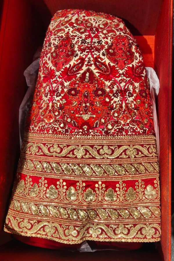 Sabyasachi red bridal lehenga - Image 4