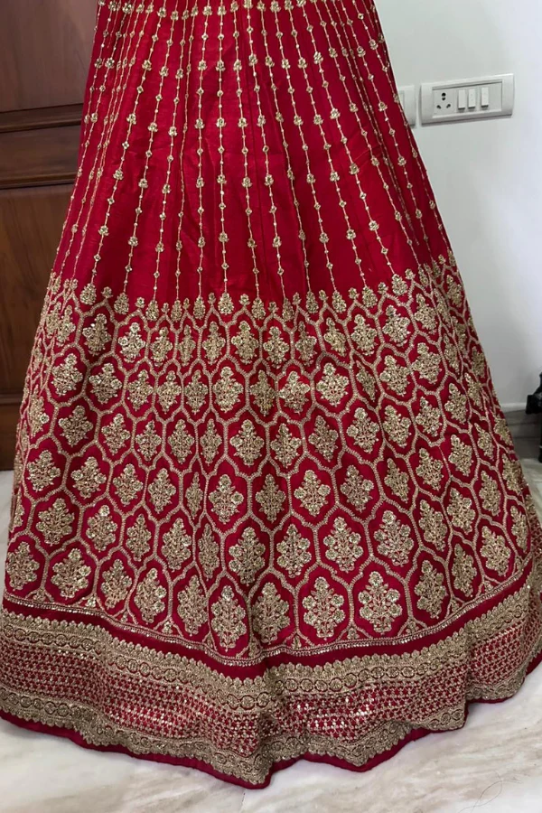 Sabyasachi red bridal lehenga - Image 5