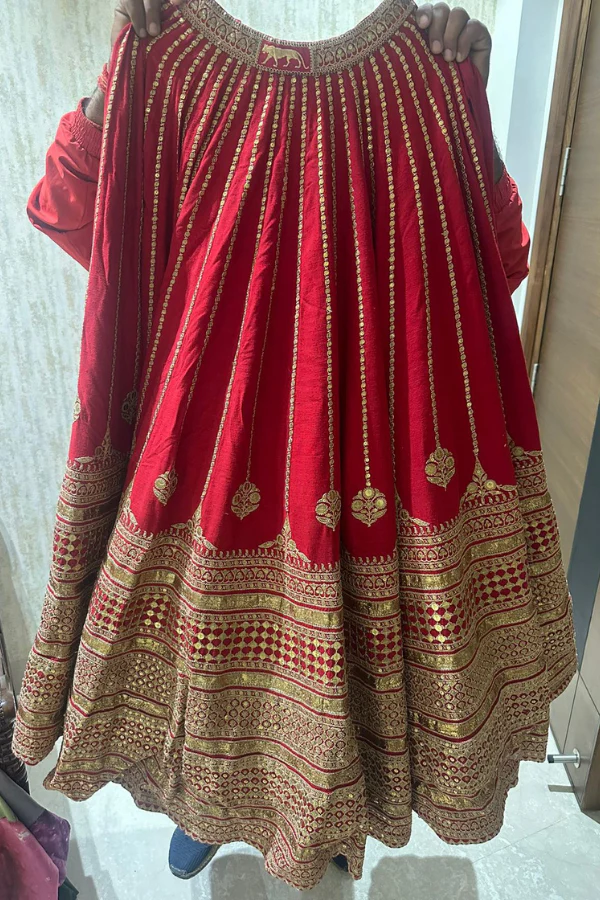 Sabyasachi red embroidered lehenga - Image 2