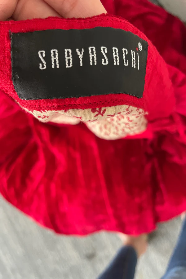 Sabyasachi velvet lehenga - Image 8